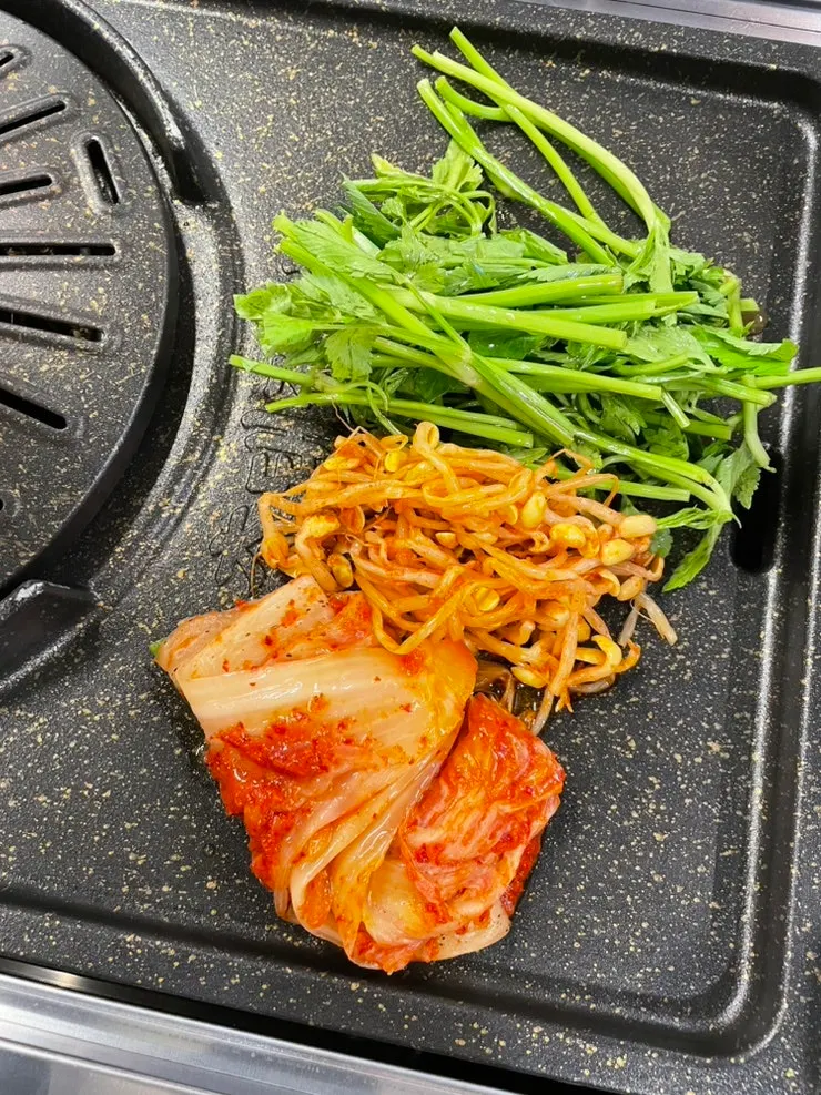 참돼짓간 삼겹살 상차림 전체