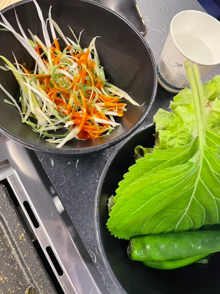 파절이와 상추, 깻잎, 고추 쌈 채소