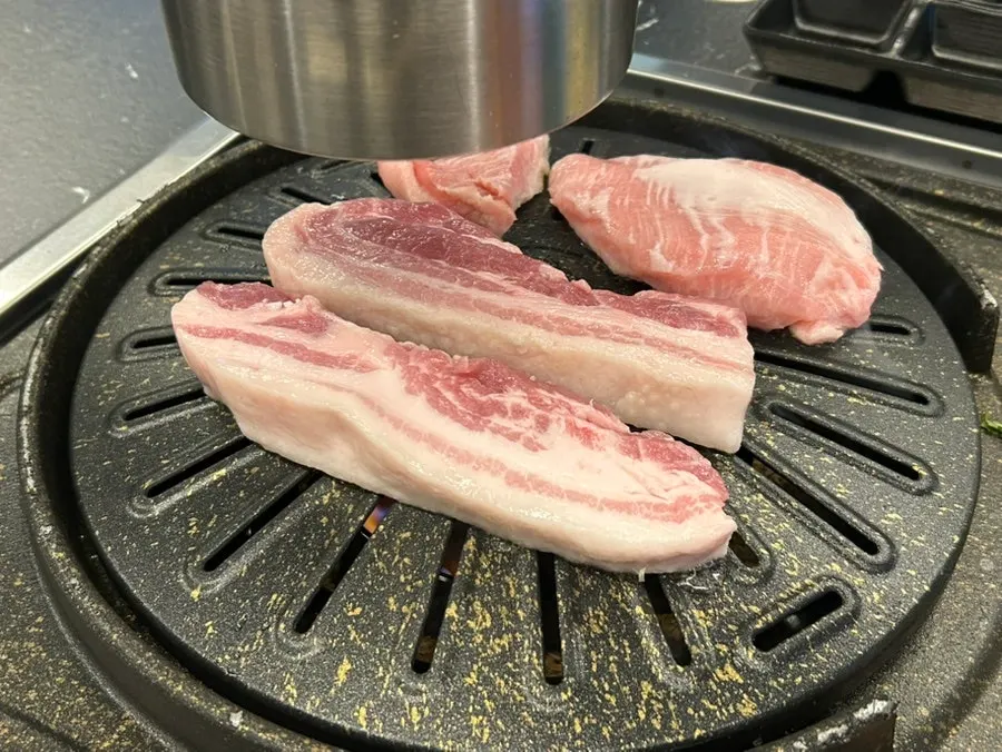 두툼한 두께감의 보성녹돈 참삼겹살