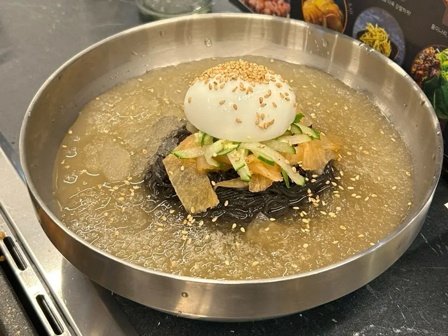 불판에서 직접 볶아주는 볶음밥