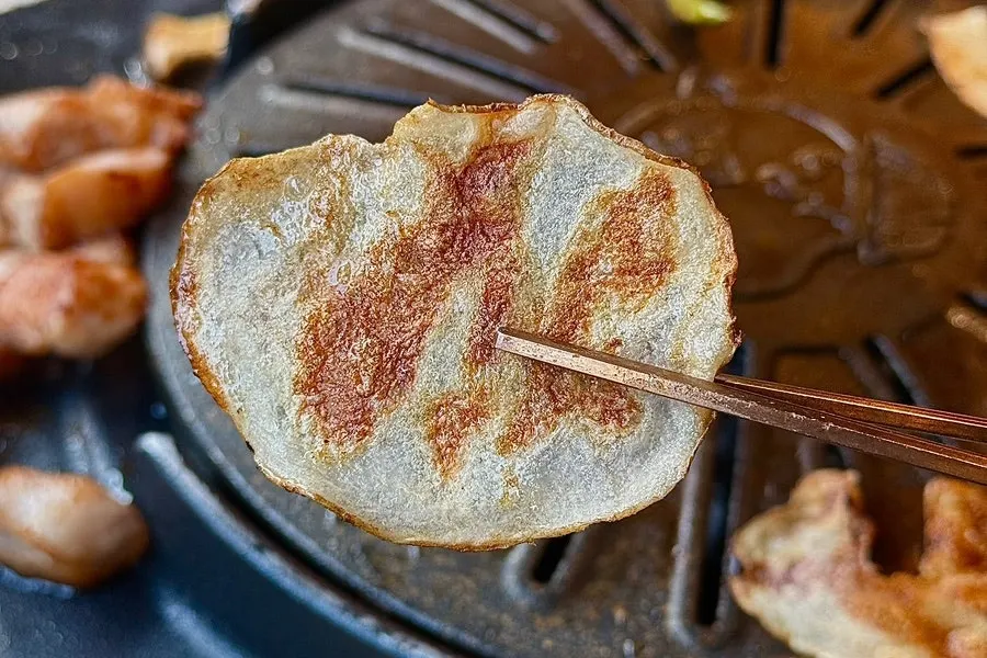 잘라 구운 항정살 근접 사진