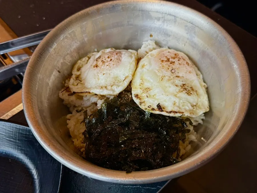 푸짐한 양의 간장계란밥