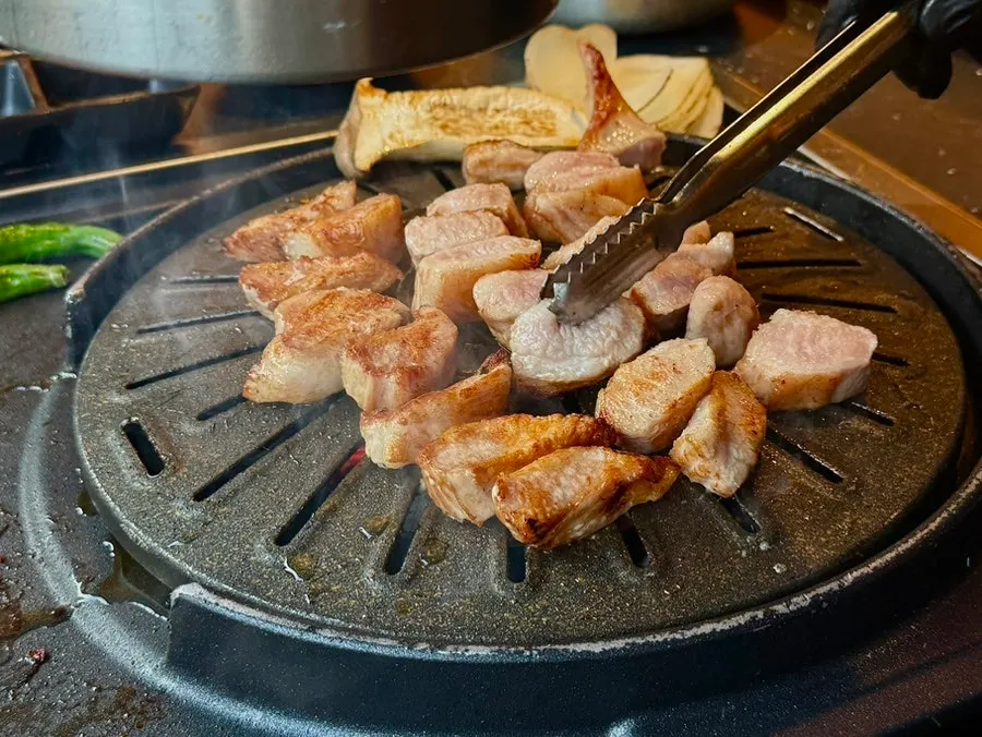 식사를 마친 참돼짓간 마곡점 테이블