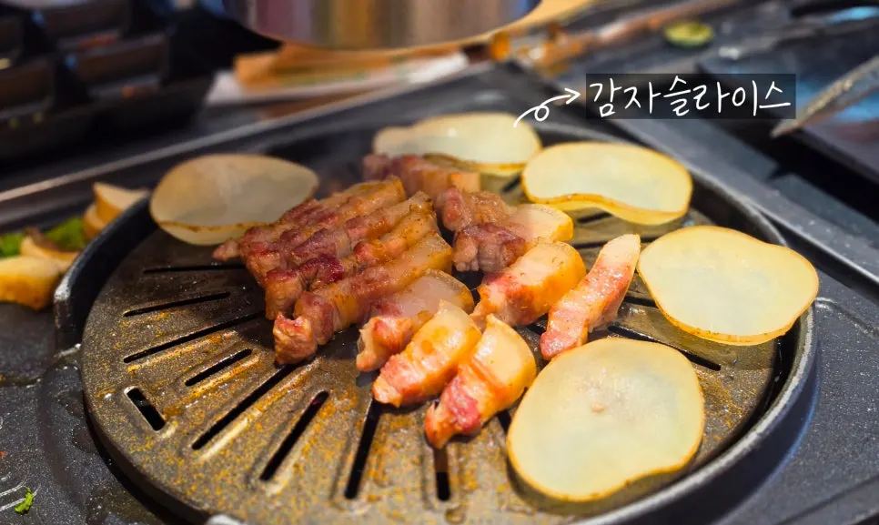 Fully grilled pork belly with mushrooms and peppers