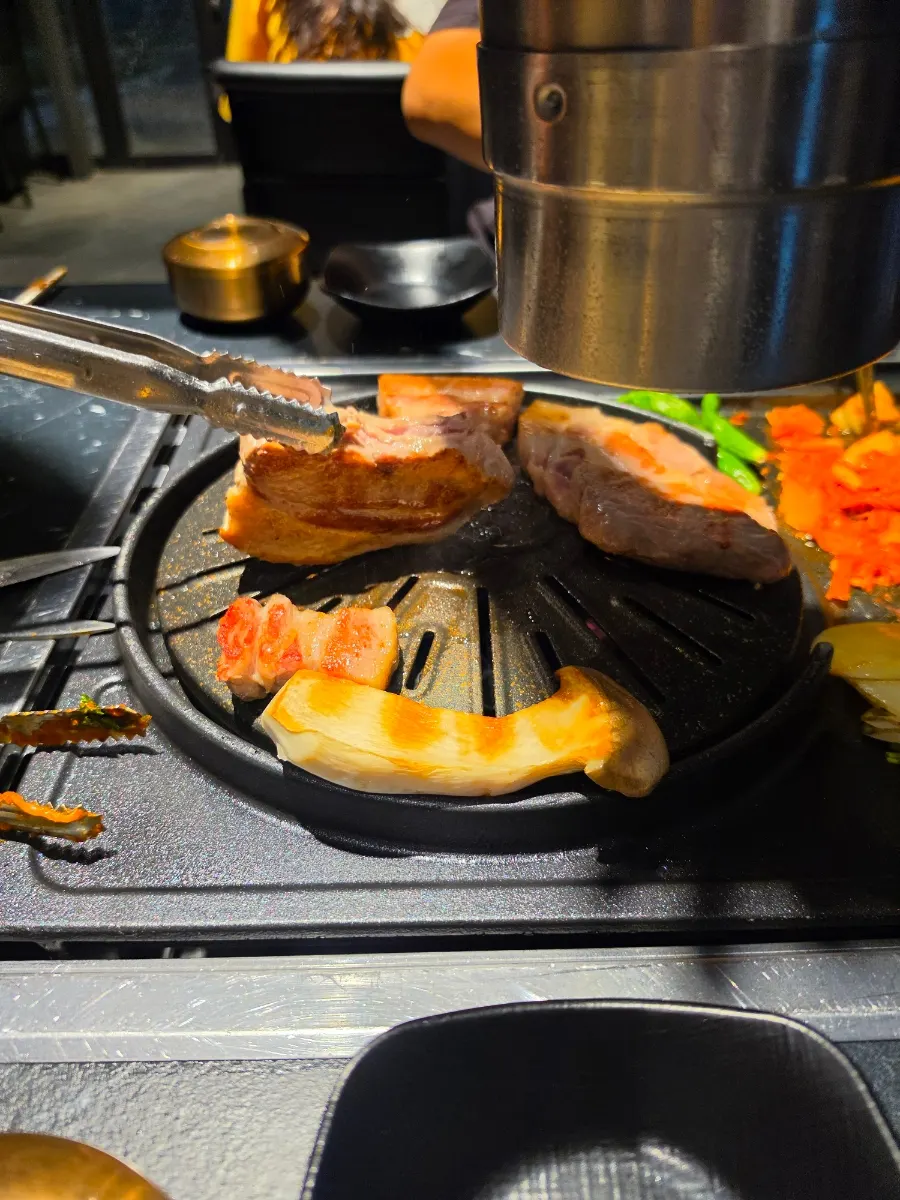 Samgyeopsal grilling over rice husk and charcoal
