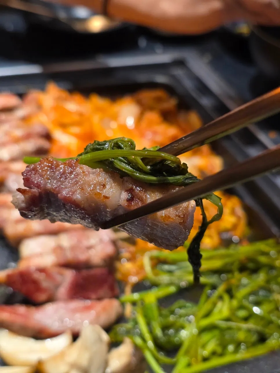 Domestic wild minari eaten together with the pork