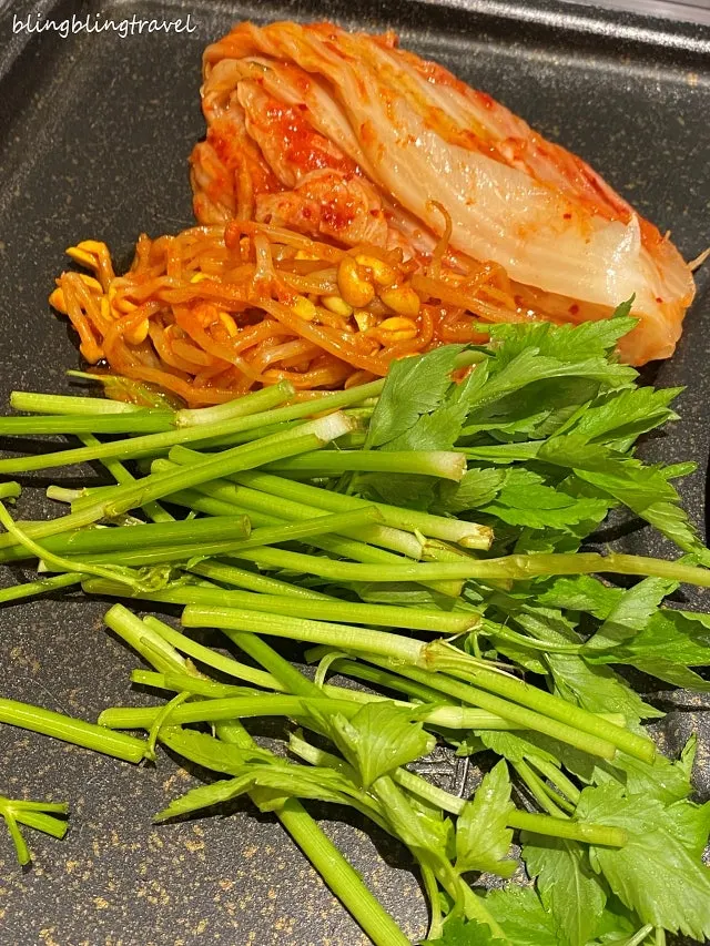 기본 반찬으로 나온 파채