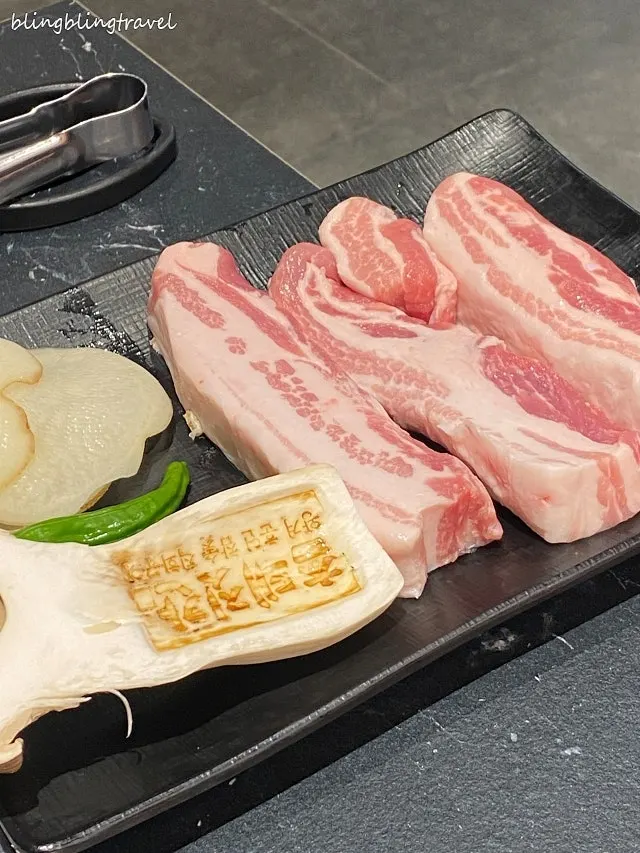 두툼하게 썰린 참삼겹살 3인분