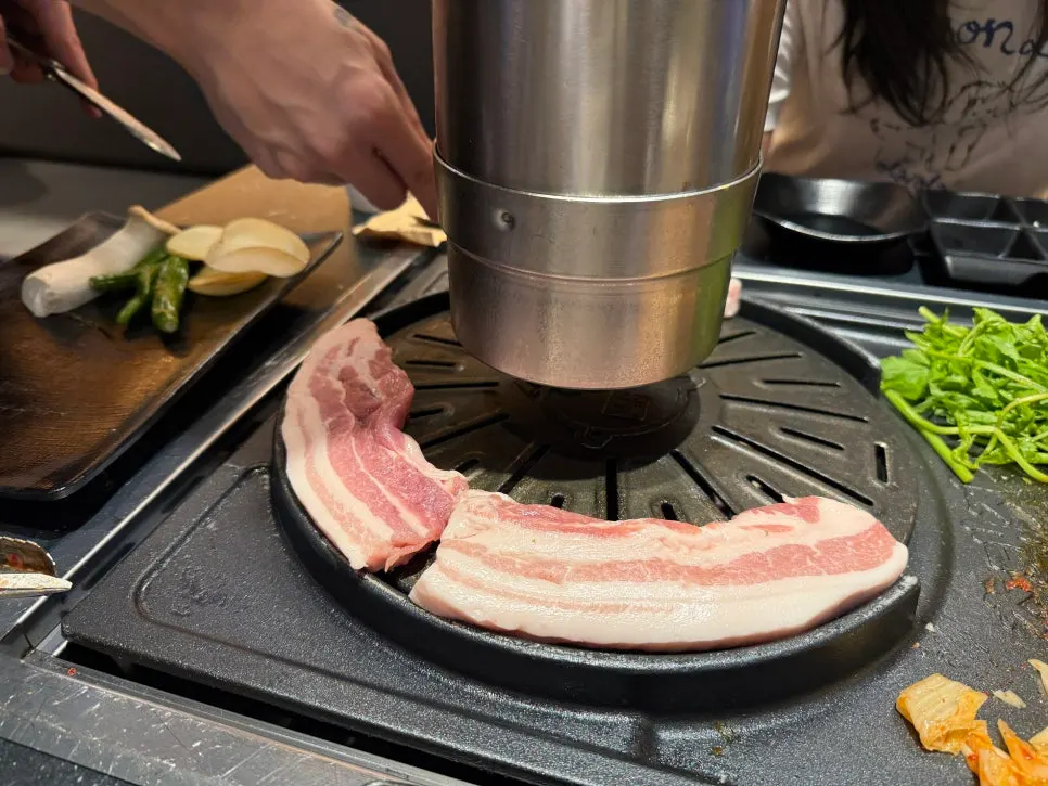 삼겹살과 여러 소스 조합