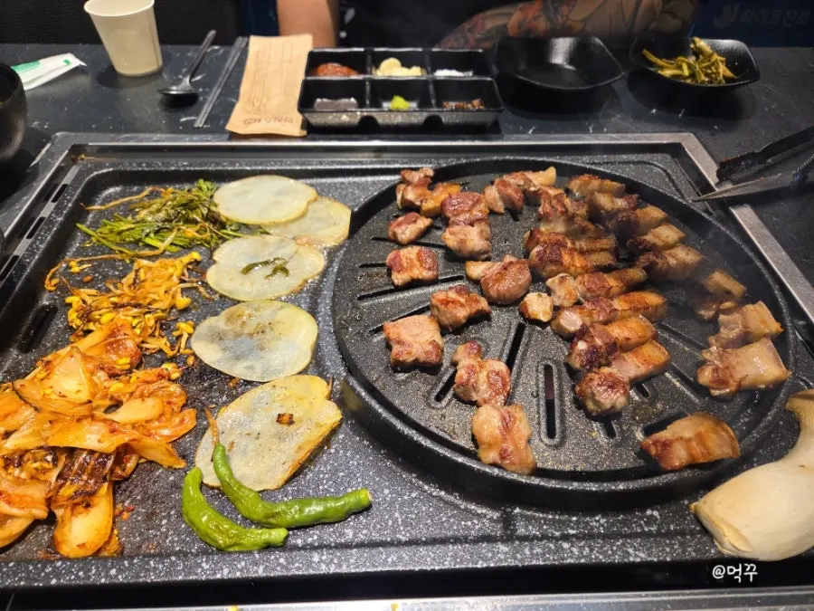 Steamed egg served while the meat cooks