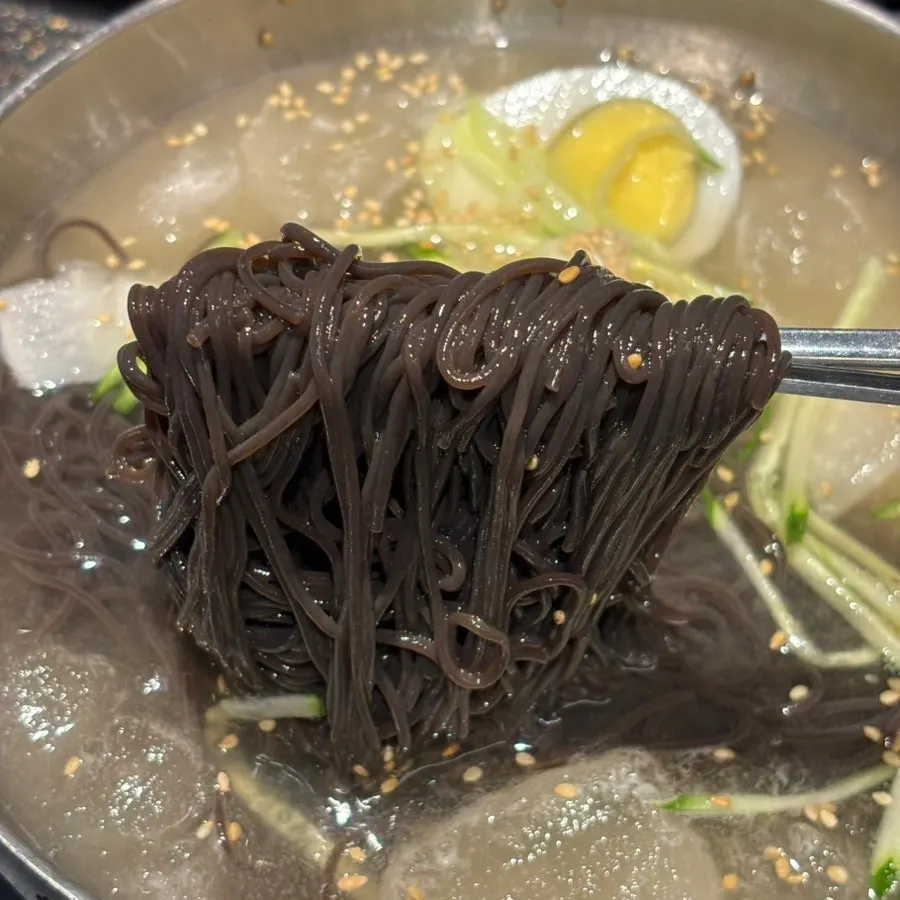 A bowl of Jirisan kudzu cold noodles