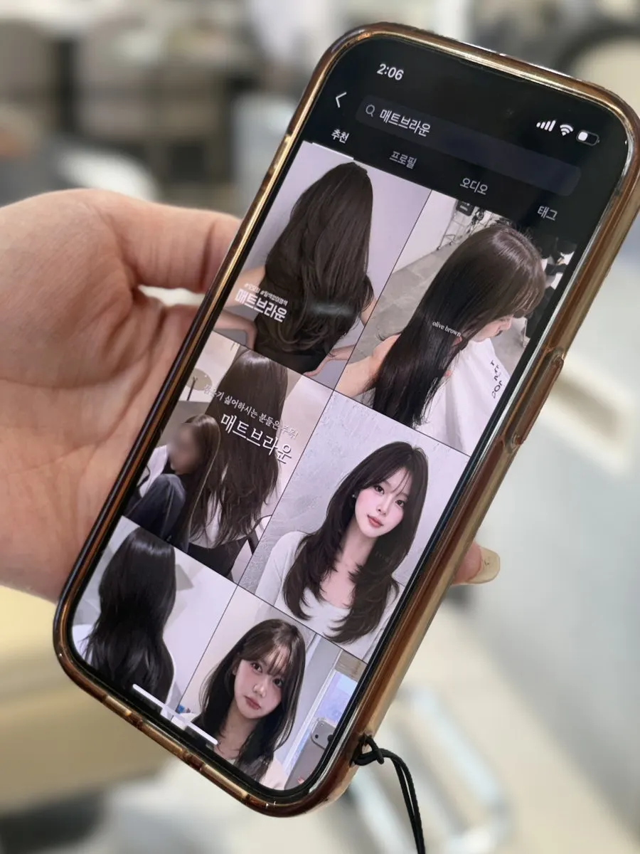 염색 전 상담 중인 모습