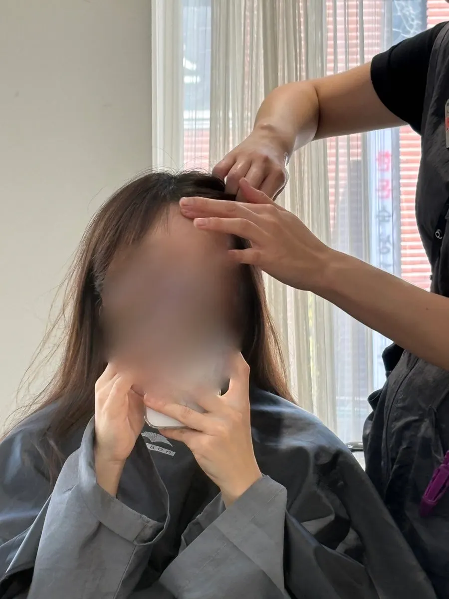 두피 보호제와 이염 방지 크림 도포 준비