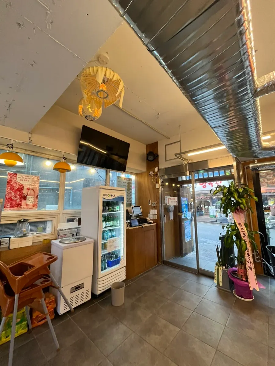 Store interior with tables and grill plates
