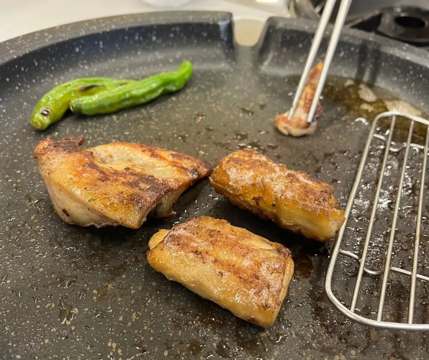 Makchang being trimmed on the grill