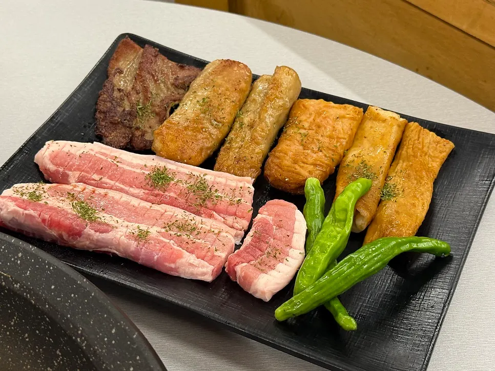2인 모둠막창과 국산 생삼겹 세트 한 접시