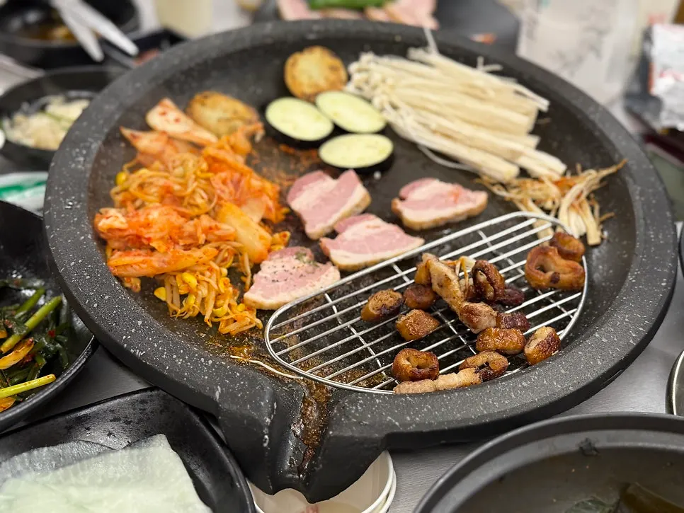 추가 주문한 참나무 초벌 훈제 삼겹살 1인분