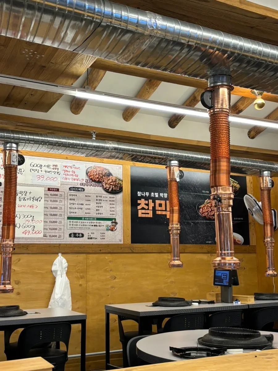 100명 수용 가능한 참막 이수역점 내부 전경