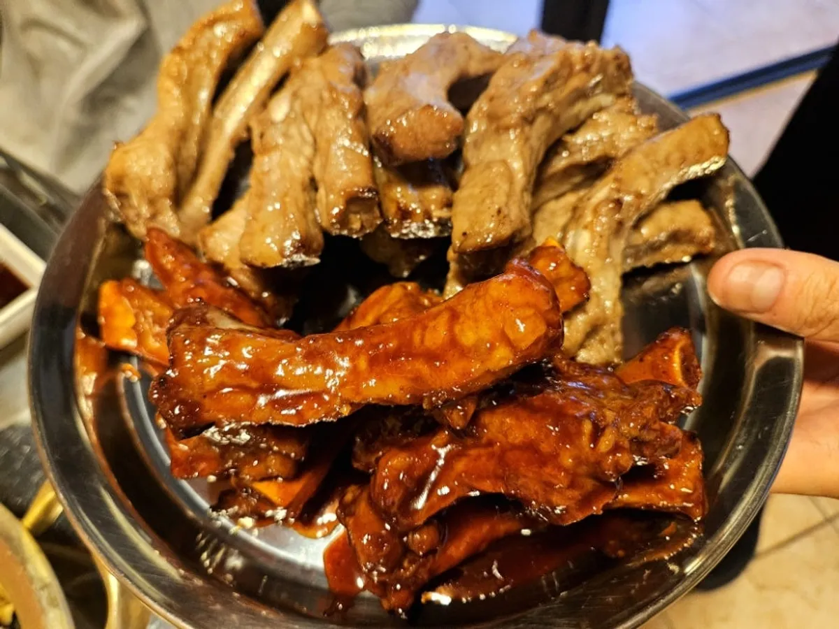 Charcoal-grilled pork rib spread at Champpoppo Jjokgalbi Hapjeong Branch
