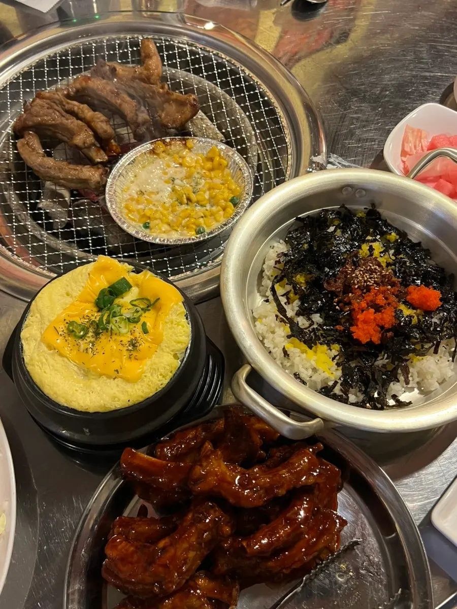 A full plate of the fire-set's soy and sauce jjokgalbi