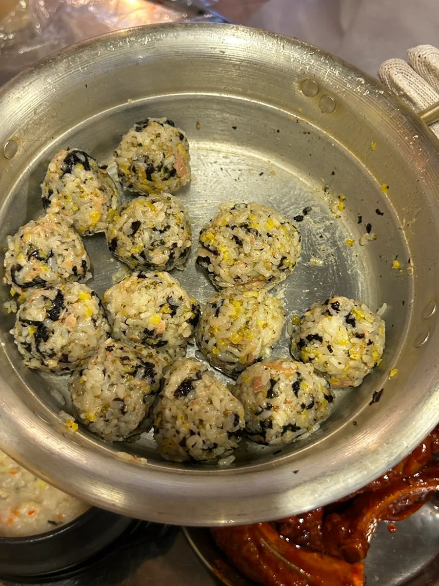 Making the tuna mayo rice ball