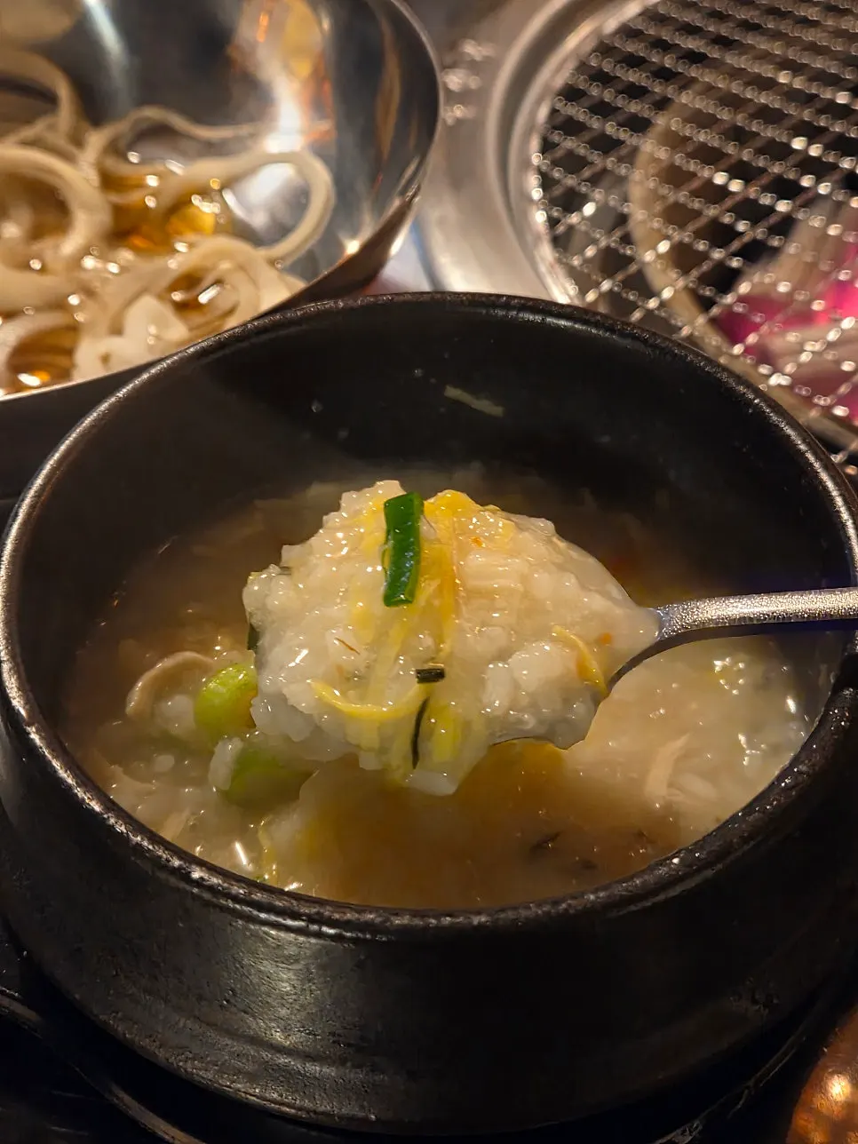 기본 세팅된 닭죽과 반찬
