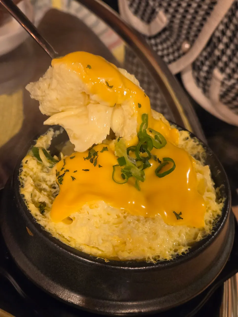 쪽갈비 세 가지 맛을 함께 올린 불판