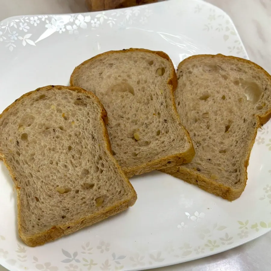 Grain Chapbori loaf studded with grains