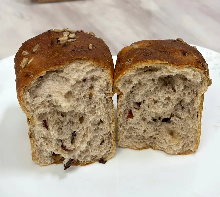 Cross-section of the moist Rye Chapboribread