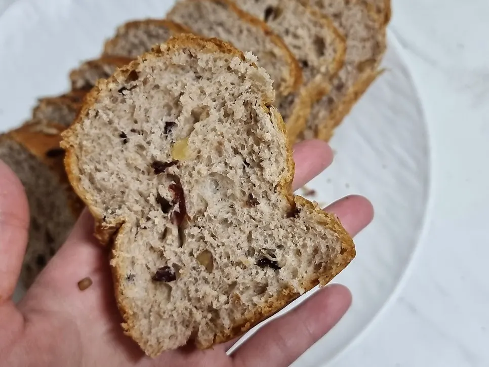 Bread springing back after being squeezed tight