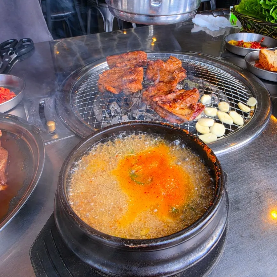 꽃게와 우렁이가 든 된장찌개