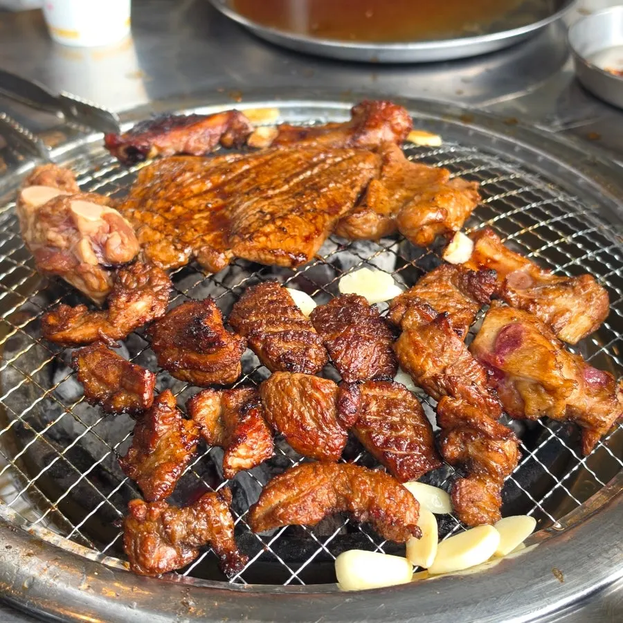 참숯집 주말 점심 식사 상차림