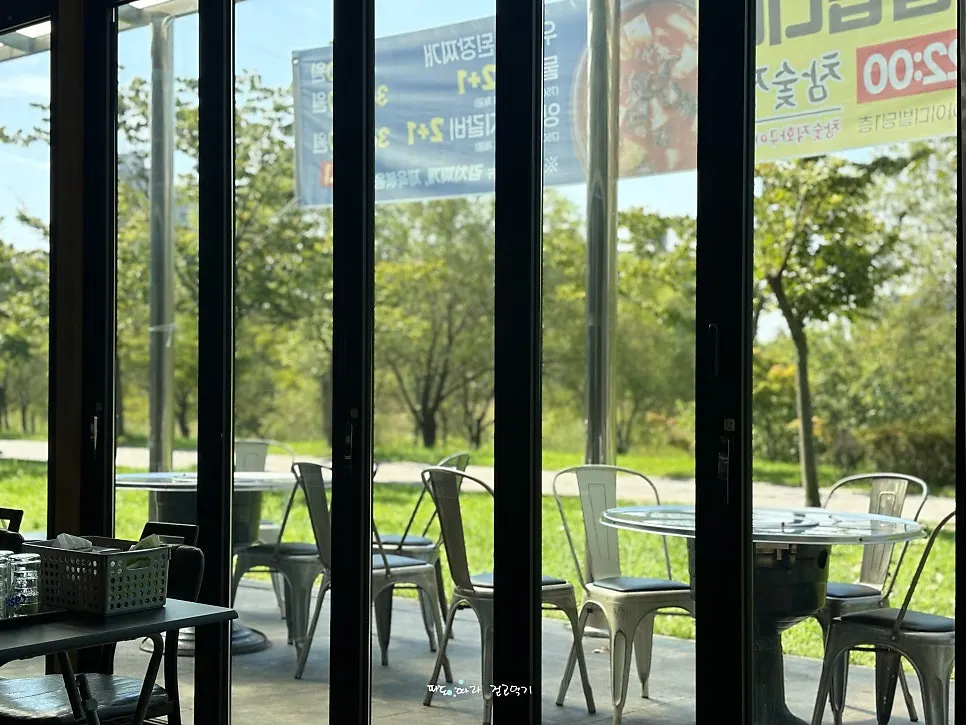 Dining hall seating with 4-person tables