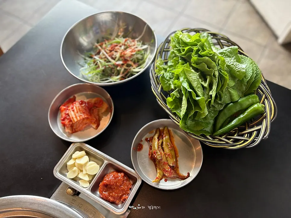 A generous serving of lettuce wraps