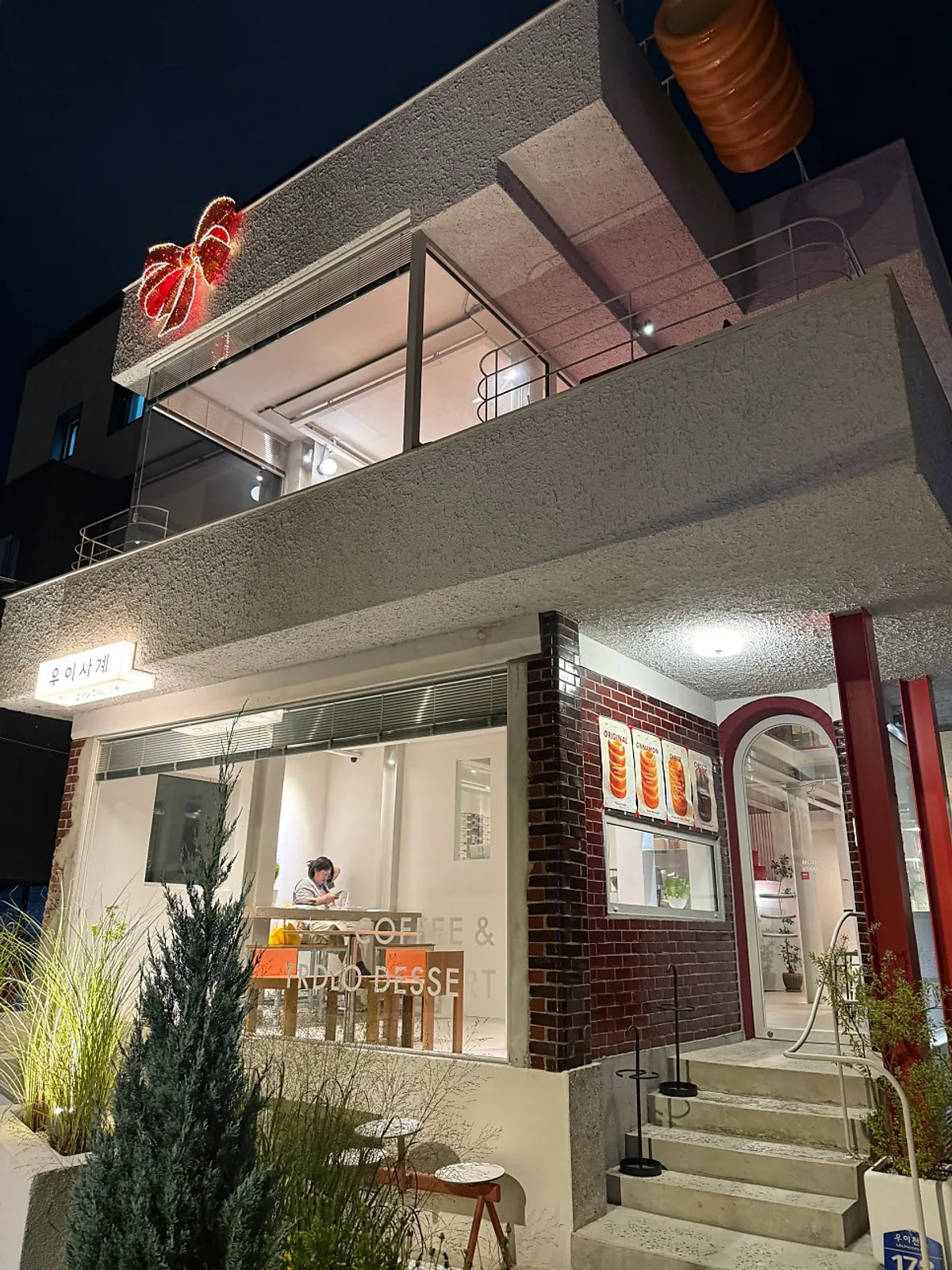 Dobong café Uisagye tucked into an alley beside Uicheon stream