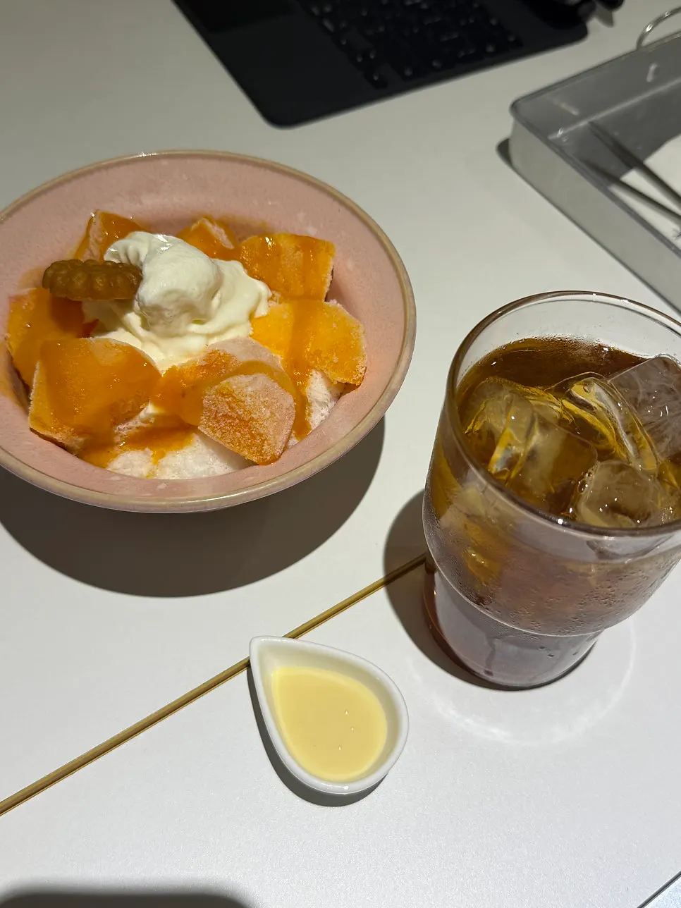Table with bingsu and the iced tea ordered alongside it