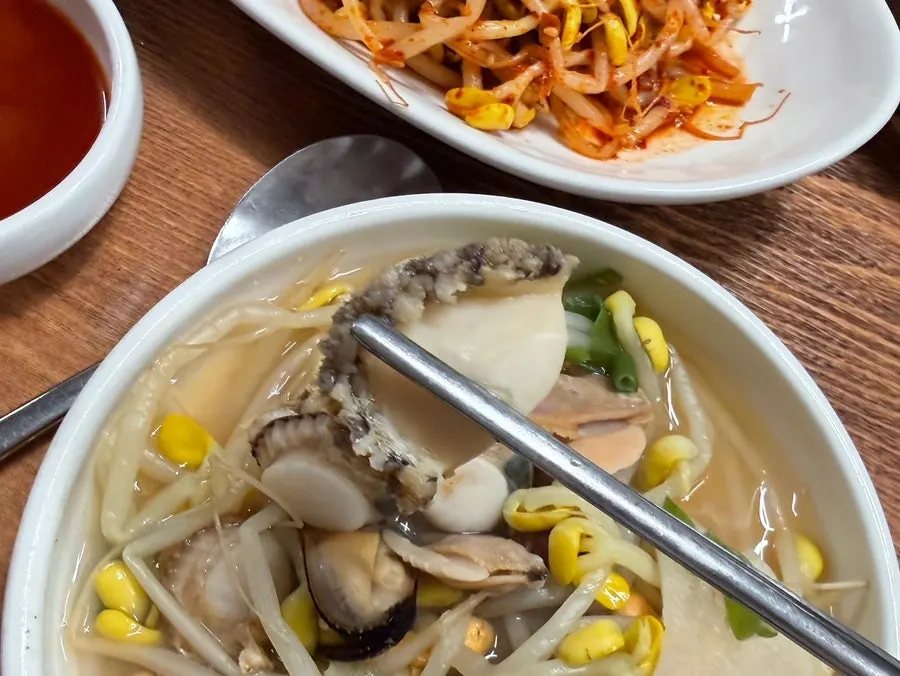 전복과 조개를 건져 올린 모습