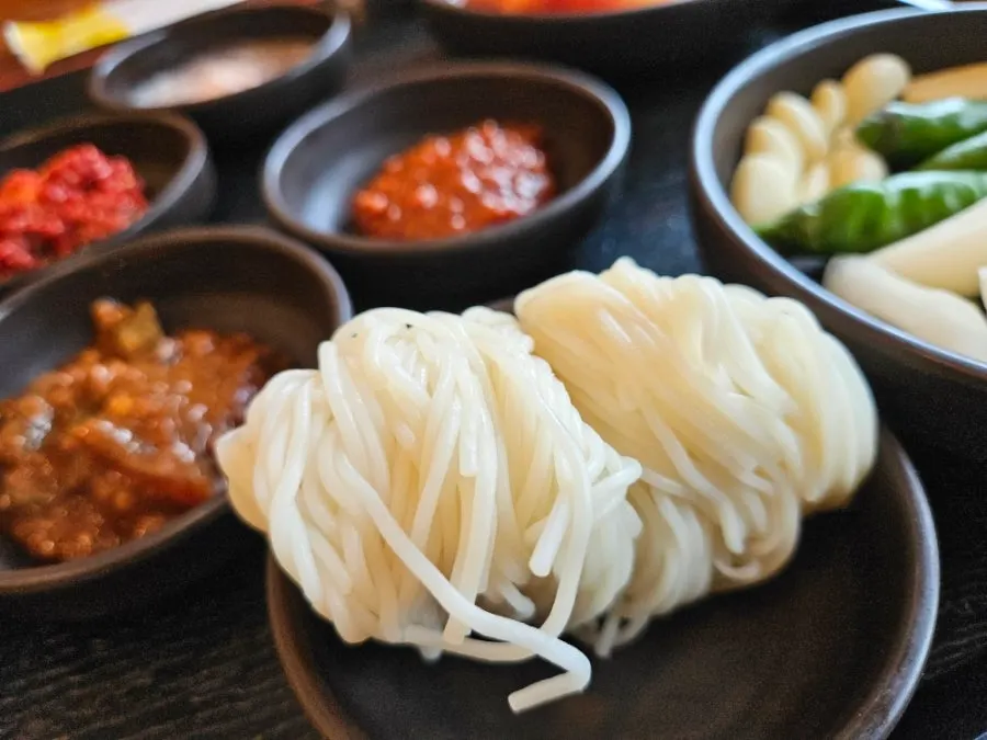 Wrap vegetables served with suyuk
