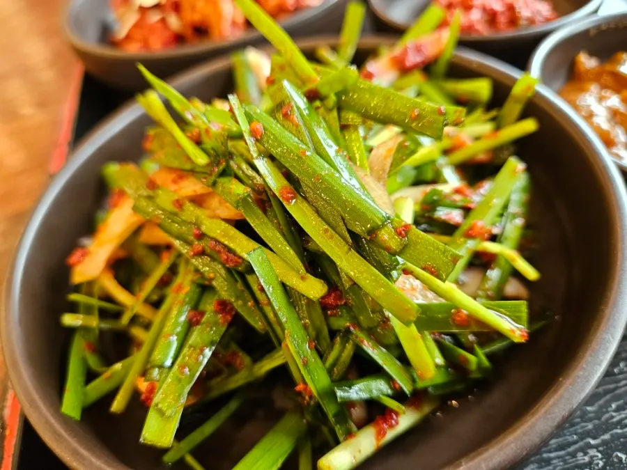 Side-dish spread to enjoy with suyuk