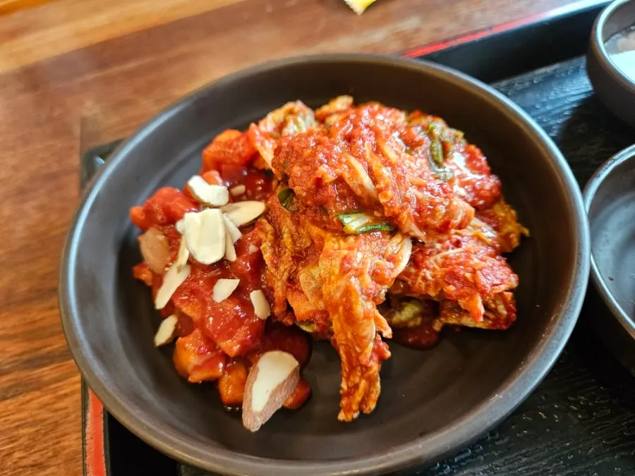 Side dishes served with pork gukbap