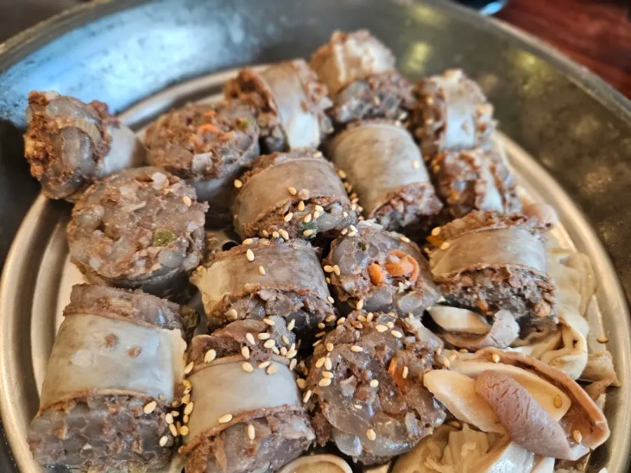 Generous tasting plate of suyuk