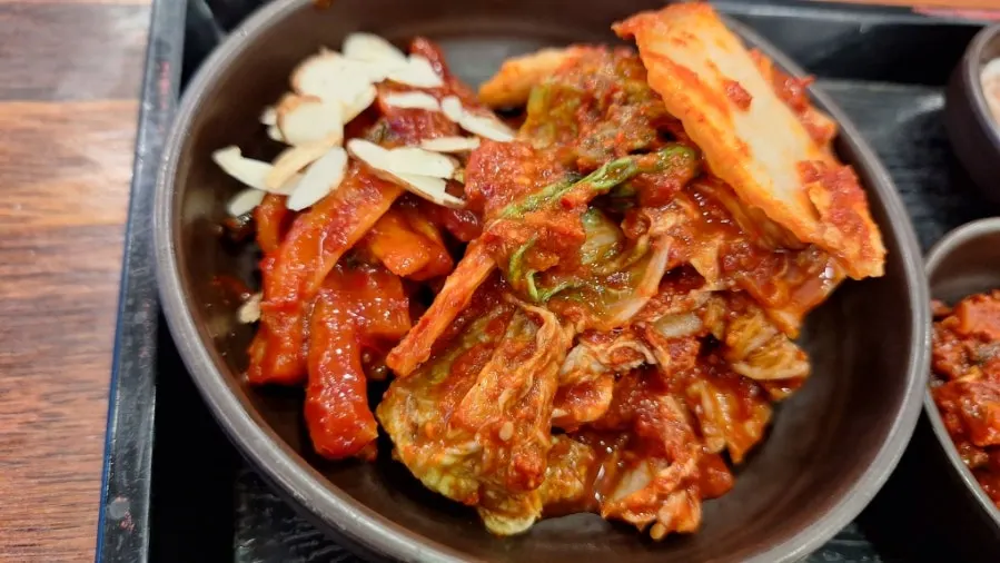 Self bar corner with kkakdugi and other side dishes