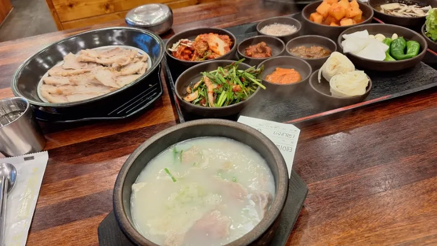 Suyuk baekban soup with several pieces of meat