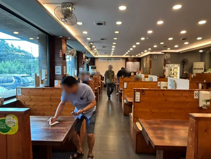 점심시간 명인돼지국밥 내부