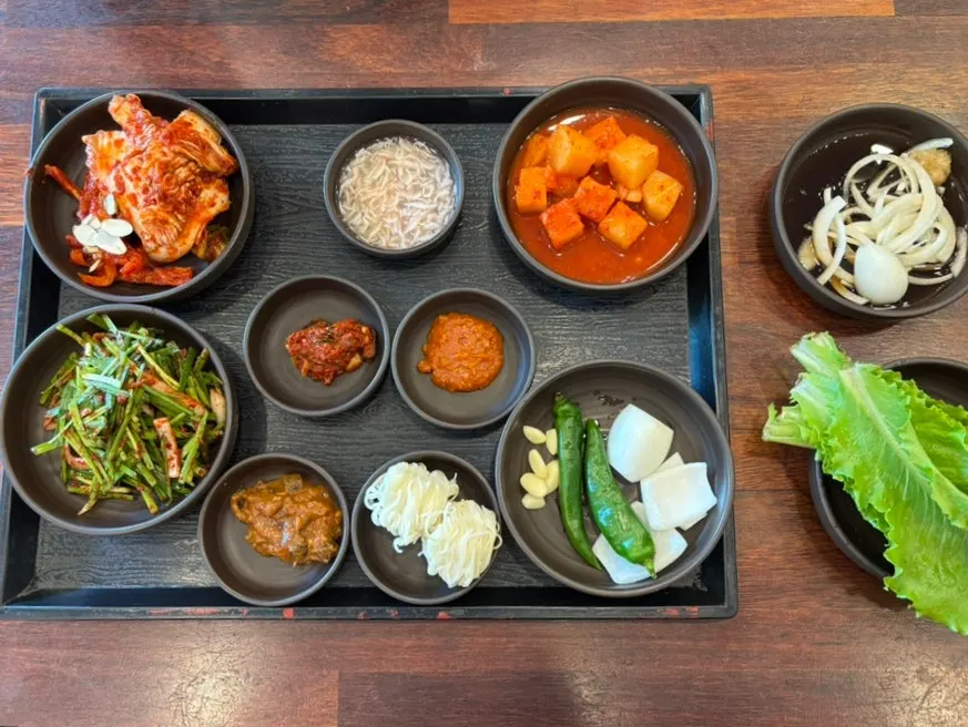 돼지국밥 기본찬 한 상