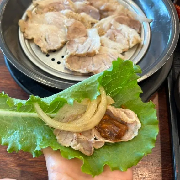 부드럽게 삶은 수육