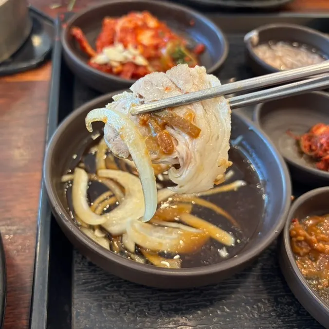수육백반의 수육 구성