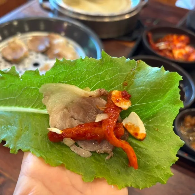 수육과 곁들임 반찬
