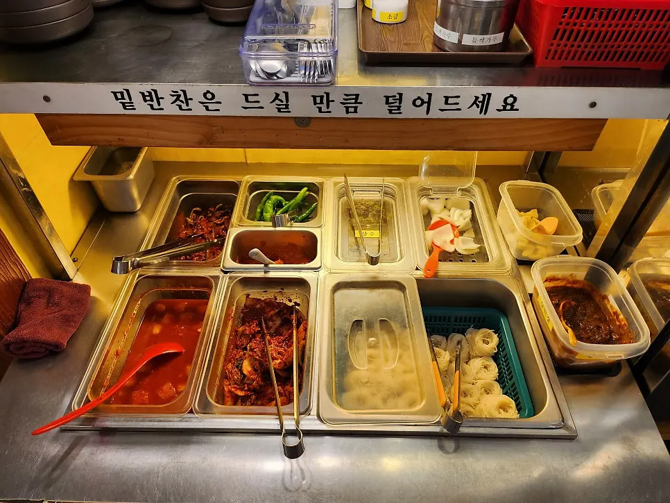 명인돼지국밥 손님용 반찬 셀프바