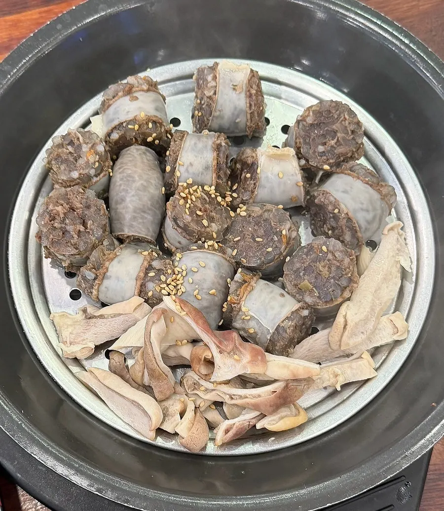 맛보기 순대와 내장 모둠 접시
